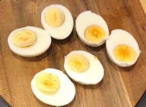 Jajeczka z pastą z łososia - IMG 3497 e1744446822375