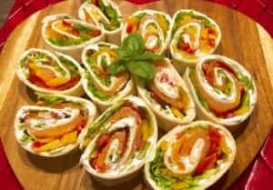 Rollsy z łososiem - koreczki z tortilli - IMG 3895