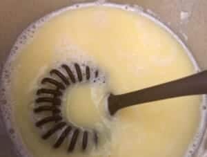 Podgrzewanie mleka i masła do rogalików maślanych