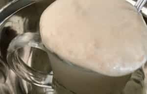 Przygotowanie zaczynu do rogalików maślanych