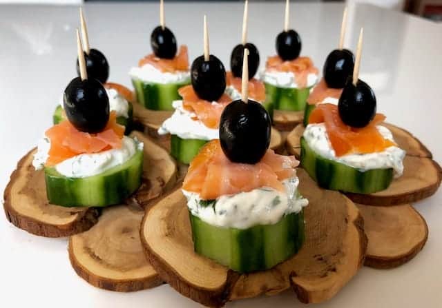 Koreczki z wędzonym łososiem