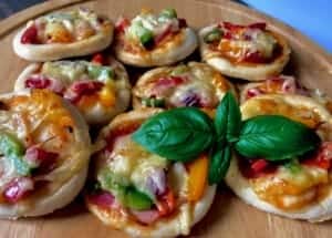 Mini pizzerinki - Idealna przekąska na przyjęcie i nie tylko.