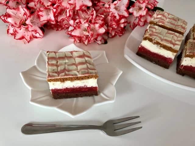 Czerwony kapturek – bajeczne ciasto z truskawkami!