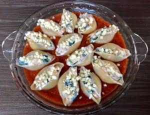 Muszle ze szpinakiem, kurczakiem i fetą w sosie pomidorowym - IMG 5878