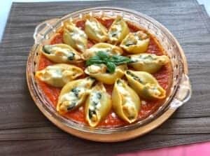 Muszle ze szpinakiem, kurczakiem i fetą w sosie pomidorowym - IMG 5896