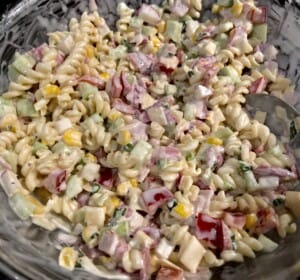 Sałatka makaronowa z serem i salami - 14332AD8 5EDD 496D A15C 45884A30E245