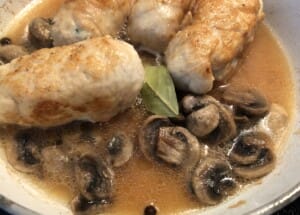 Roladki drobiowe ze szpinakiem i fetą w sosie pieczarkowym - 2AFB587C 6FF3 44C3 8CCF 4DB6F0948852