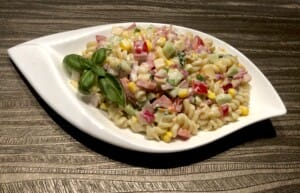 Sałatka makaronowa z serem i salami - B5C9B8AE 701C 4071 95DF A97D1B676689