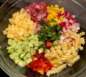 Sałatka makaronowa z serem i salami - F16C36A1 F7F2 4EF2 8B08 1A912E4DDD8A