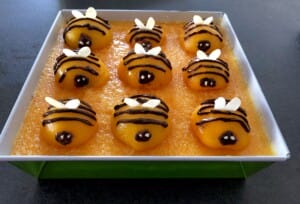 Ciasto z brzoskwiniami i pysznym miodowym kremem