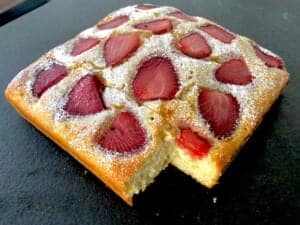 ciasto jogurtowe z truskawkami