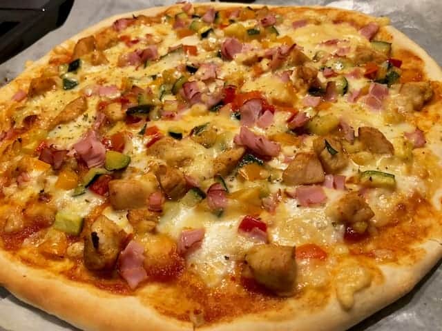 Szybka pizza na suchych drożdżach