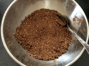 Sernik na zimno na jogurtach greckich z musem truskawkowym i chrupiącym czekoladowym spodem - 0777C8BB 1C06 4BA1 A897 EFE64A42B3A6