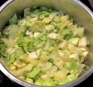 Młoda kapusta zasmażana ze śmietanką i koperkiem - 4A7F1617 4870 41E6 B990 7C9532ACA960