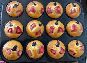 Babeczki na kefirze z owocami - 71E47D42 348F 464B AF5B 2FF5685D6E19