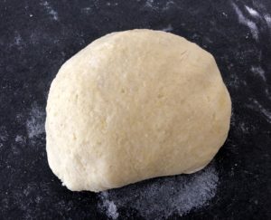 ciasto na kopytka z kaszy jaglanej po wyrobieniu