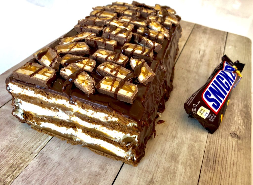 Snikers lodowy – pyszne ciasto bez pieczenia!