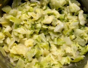 Młoda kapusta zasmażana ze śmietanką i koperkiem - 9885828F 2E39 4C21 8206 2F25E1FDD84D