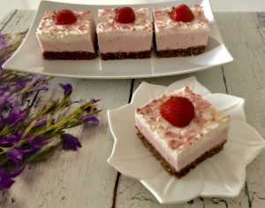 Sernik na zimno na jogurtach greckich z musem truskawkowym i chrupiącym czekoladowym spodem - ABCCD489 051D 419E 8AF6 5AF4B497BA2C