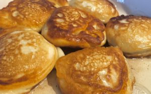 Jogurtowe racuchy z jabłkami - B71FF883 B192 4A06 B594 77A28A50C6B2 e1538033481637