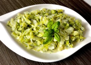 Młoda kapusta zasmażana ze śmietanką i koperkiem - C2BD8C29 26A7 4239 8F6E D361C4A9D715