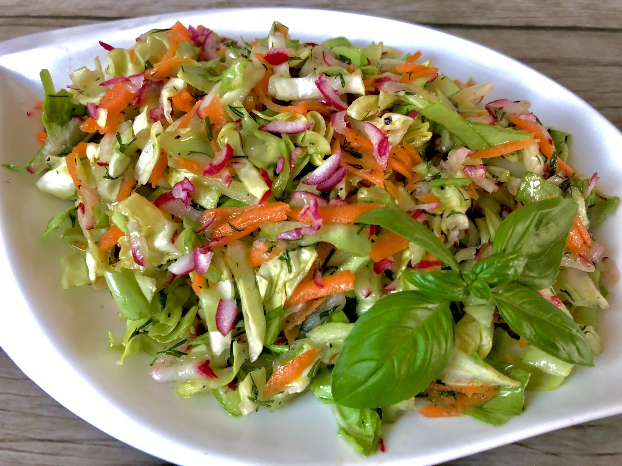 Surówka z młodej kapusty z rzodkiewką i koperkiem - E5BE5040 EFAB 4936 99DC B7CB0B29D712