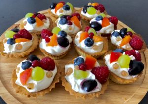Kruche babeczki z kremem mascarpone i owocami - 3FAFE5AA 5A08 49A1 9B60 FDF85CD7A488
