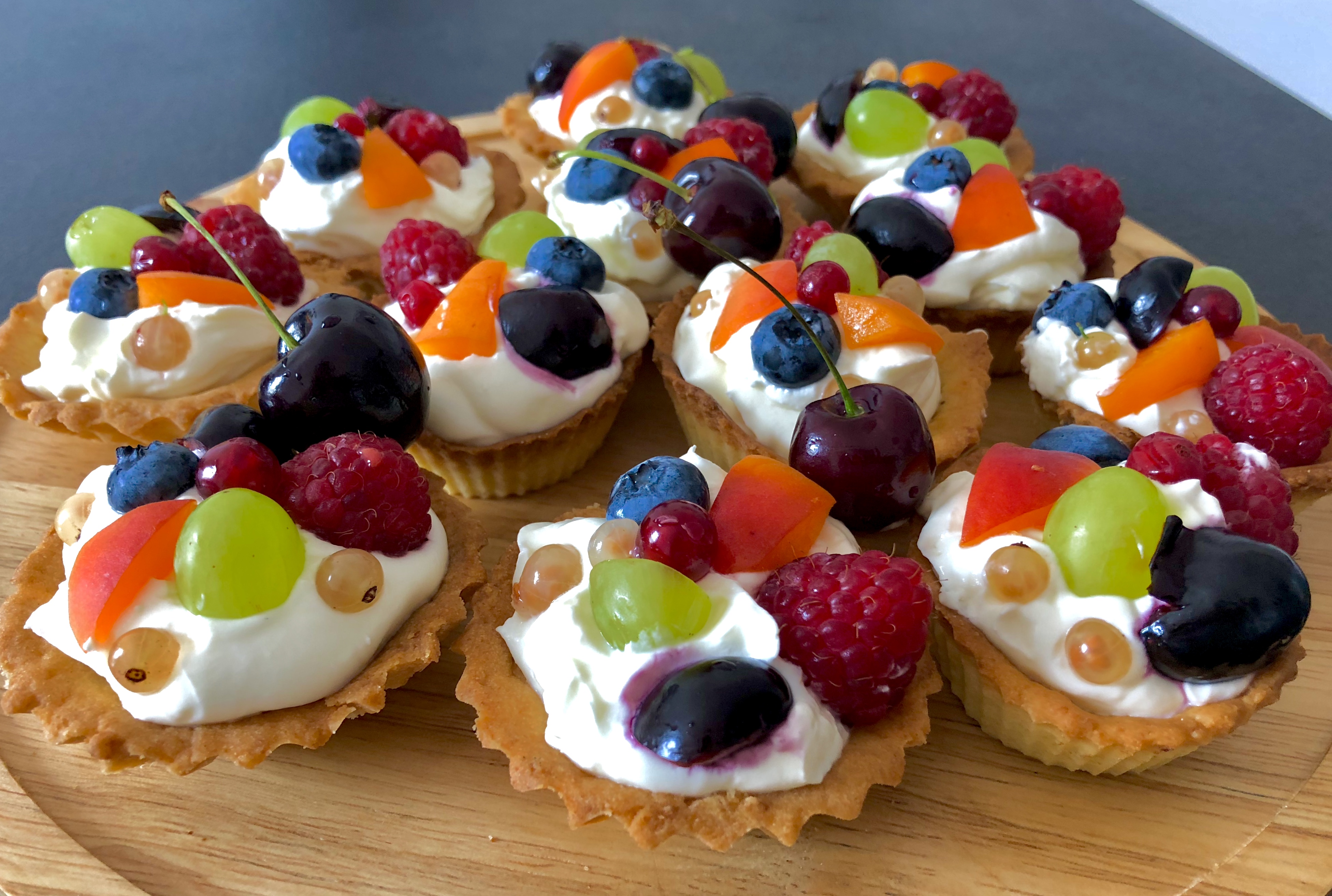 Kruche babeczki z kremem mascarpone i owocami - 5B0E088F BB23 400C B483 8A798B8C4A4C