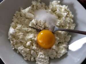 Biały ser do rogalików