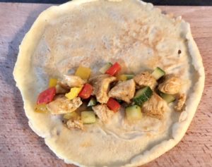 Nakładanie farszu na naleśniki