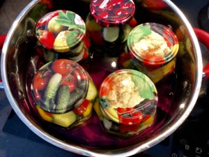 Koreczki z ogórków w zalewie - przetwory na zimę - 8F968178 0830 41F0 B23A 7AA134FA4B42