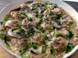 Klopsiki w sosie śmietanowo-porowym z pieczarkami - 09FFDC82 E856 46AC AF4D 003B3F23BCDE