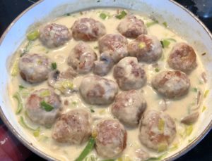 Makaron z klopsikami w sosie pieczarkowo-porowym - 2E833AE0 0514 4B7D A9D3 3045C816055B