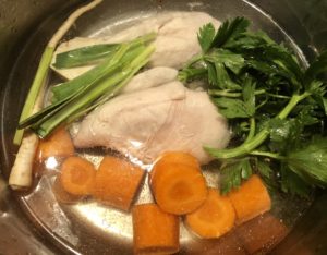 gotowanie bazy do zupy krem z pomidorów z kurczakiem