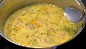 Zupa ze świeżych ogórków z klopsikami i serkiem topionym - 36C270AF 9FDF 4876 8F06 2D3E0CDA943B