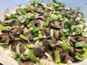 Klopsiki w sosie śmietanowo-porowym z pieczarkami - 516D5028 9323 43AF 9A92 DBA121BC4054