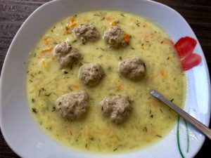 Zupa ze świeżych ogórków z klopsikami i serkiem topionym - BD1E4A0A DEAC 42D9 8401 9787D2B620E1