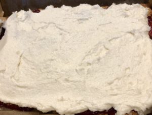 Miodownik z orzechami i masą grysikową - 160C5AA2 607A 4E3B A80E 6306DBFA943F