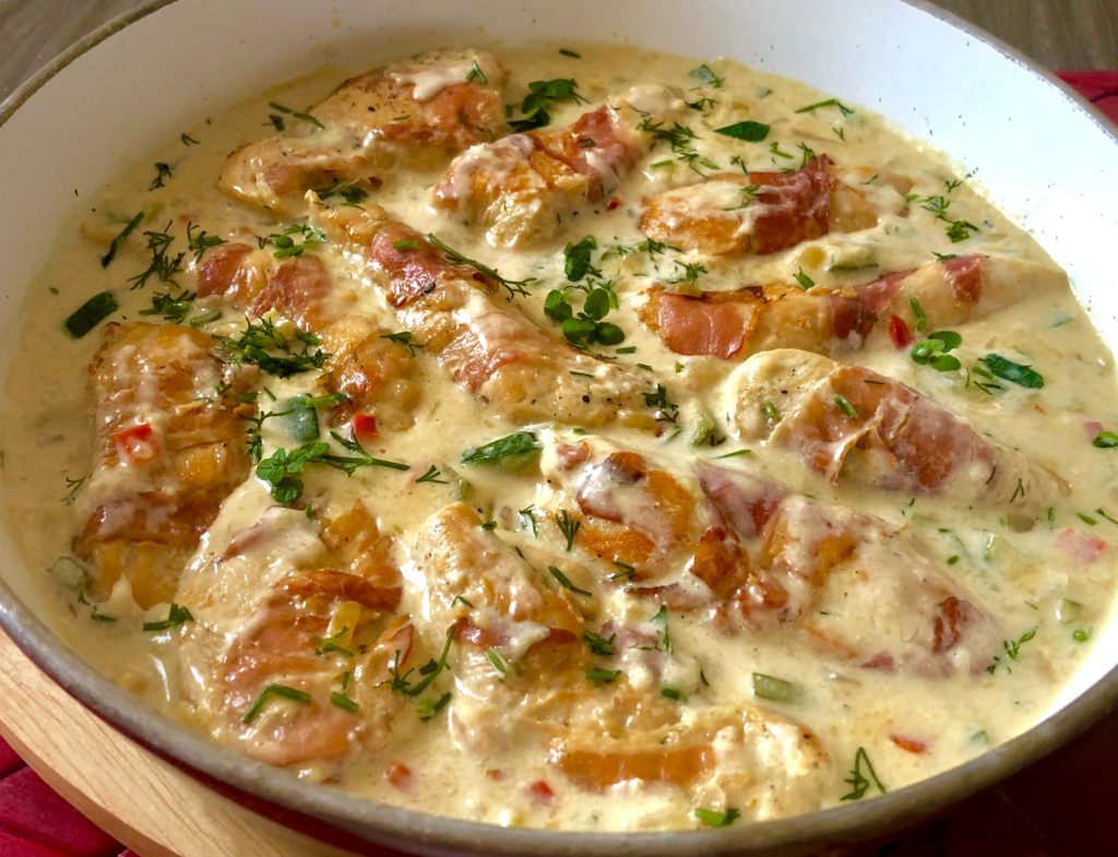 Filety drobiowe w kremowym sosie z cukinią