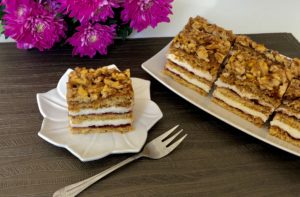 Miodownik z orzechami i masą grysikową - 86037969 D929 4DD4 9EF7 79F832006B2A