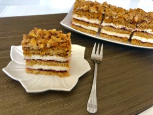 Miodownik z orzechami i masą grysikową - B767689F D977 4F12 9193 6151AD6D0DBA