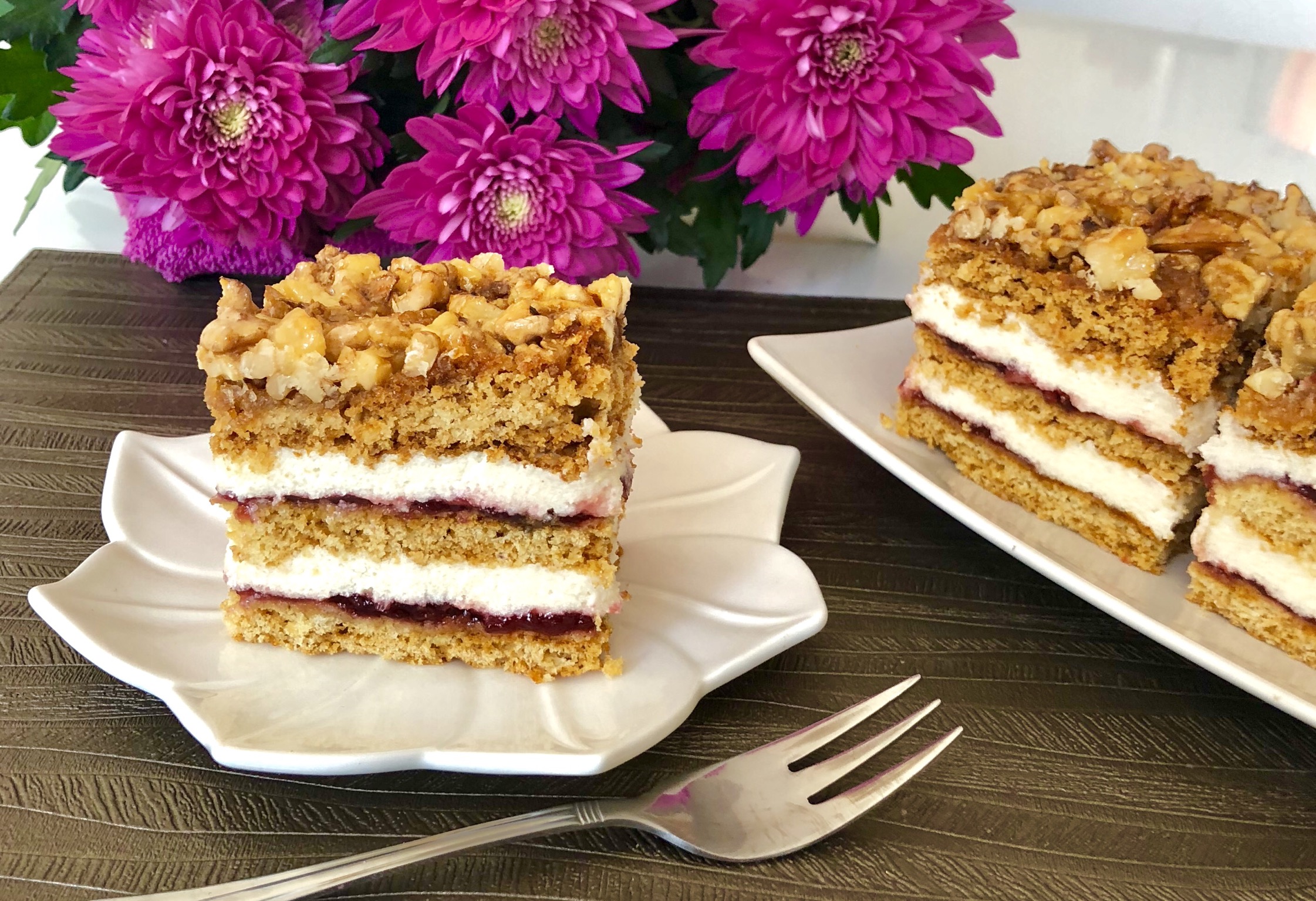 Miodownik z orzechami i masą grysikową - BBD3710D A340 405C 93E3 981A62F5AE21