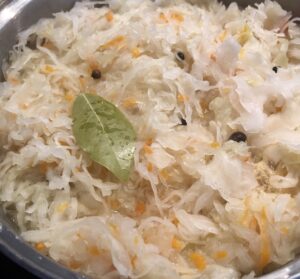 Gotowana kapusta kiszona na farsz