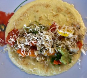 Ser żółty dodany do naleśników zapiekanych z mięsem.