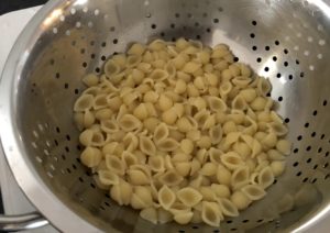 Sałatka makaronowa z kurczakiem - 21E9DCC9 F2CF 44CD 8EC8 158167AF8DF9