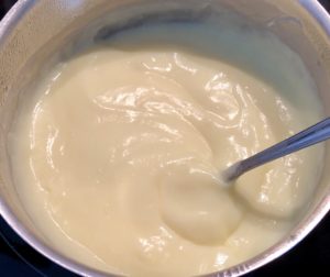 Kremowy budyń do rogalików z budyniem