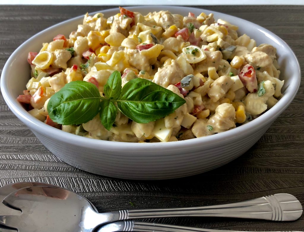 Sałatka makaronowa z kurczakiem