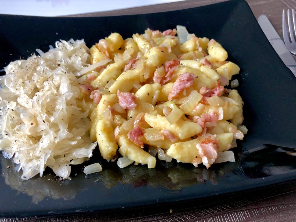 Gnocchi z boczkiem i kapustą