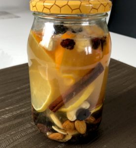 Odstawiona do dojrzewania nalewka Bożonarodzeniowa