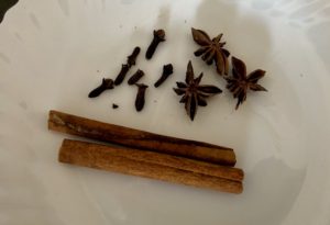 Przyprawy korzenne do przepisu na likier mandarynkowy